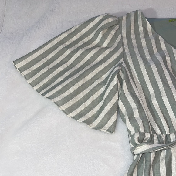 NWT Gianni Bini Sage/White Stripped Slip On Dress w/ shutter sleeves  Size Small - Picture 5 of 12